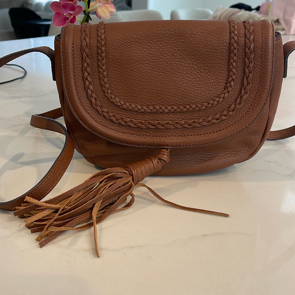 ⚫️ Vince Camuto crossbody bag